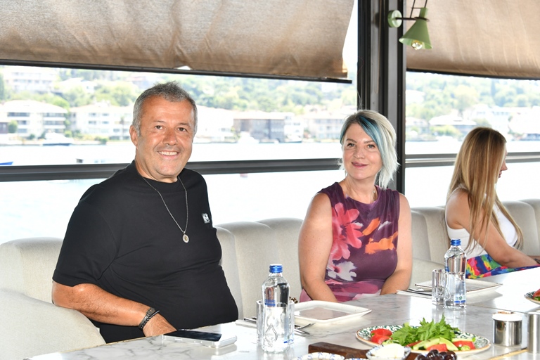 Yüzüklüler Kulübü, 24 Temmuz Do�umlu Üyelerinin Sürpriz Do�um Günü Kutlamas�nda Bulu�tu